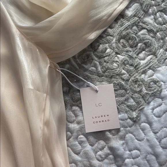 Lauren Conrad Elegant Cream Women's Blouse Size XL - Picture 4 of 4